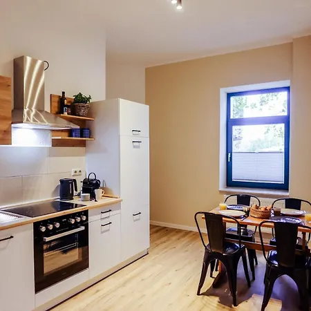 Neu Renoviert I Zentrale Eg-wohnung I 4 Personen, Salt